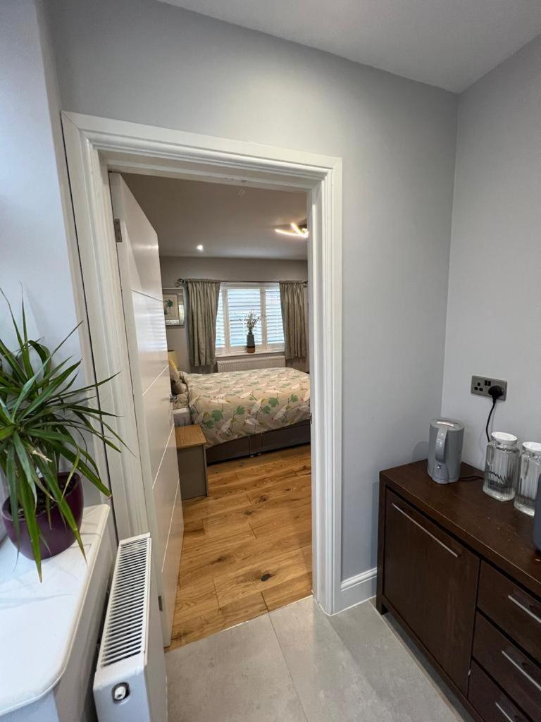 En-Suite Double Room - Private Entrance & Free Parking West Drayton  ภายนอก รูปภาพ